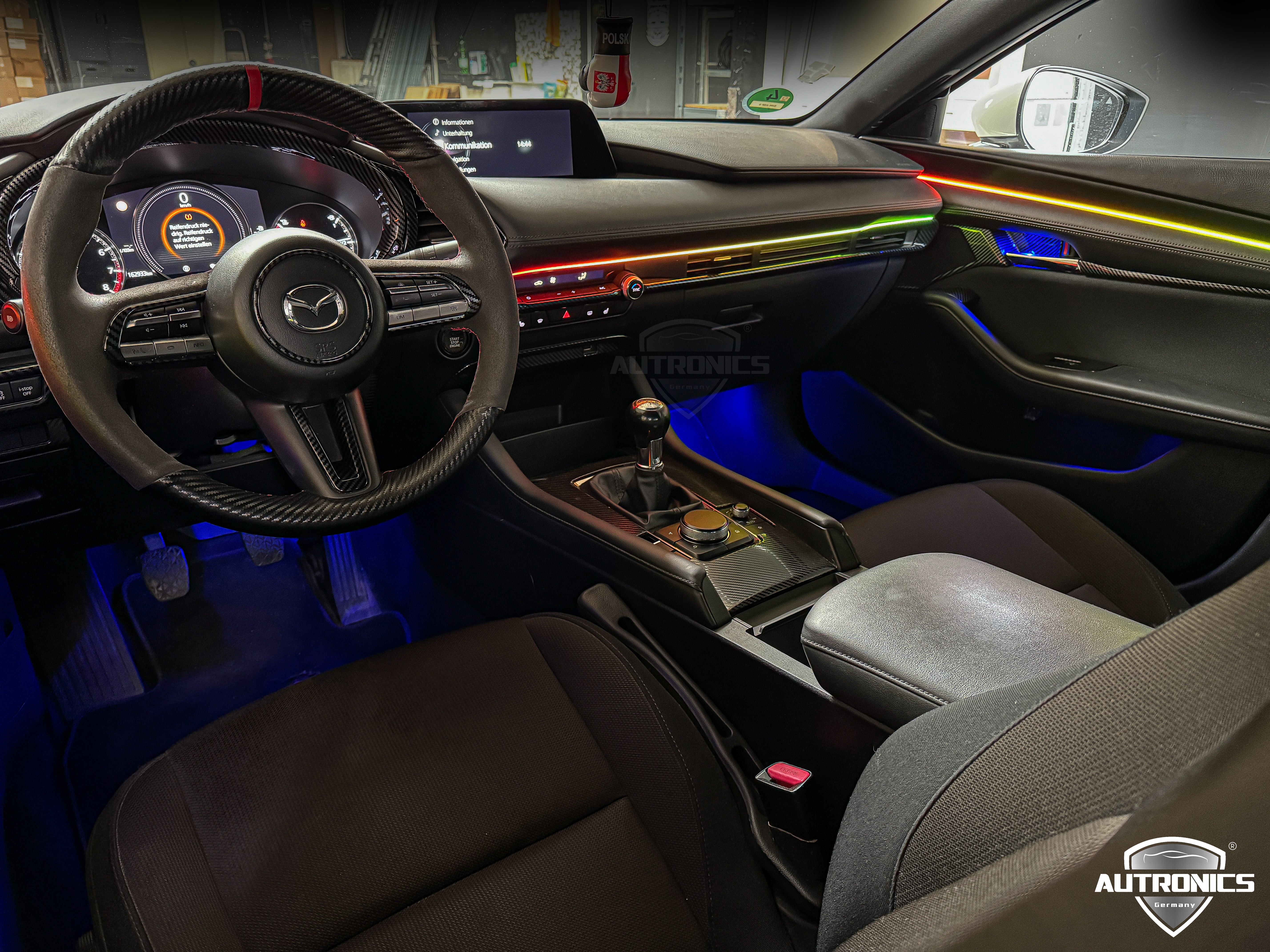 Dynamische LED Ambientebeleuchtung Nachrüstung für Mazda 3 Premium Innenraumbeleuchtung mit RGB-App-Steuerung & Farbverlaufseffekt