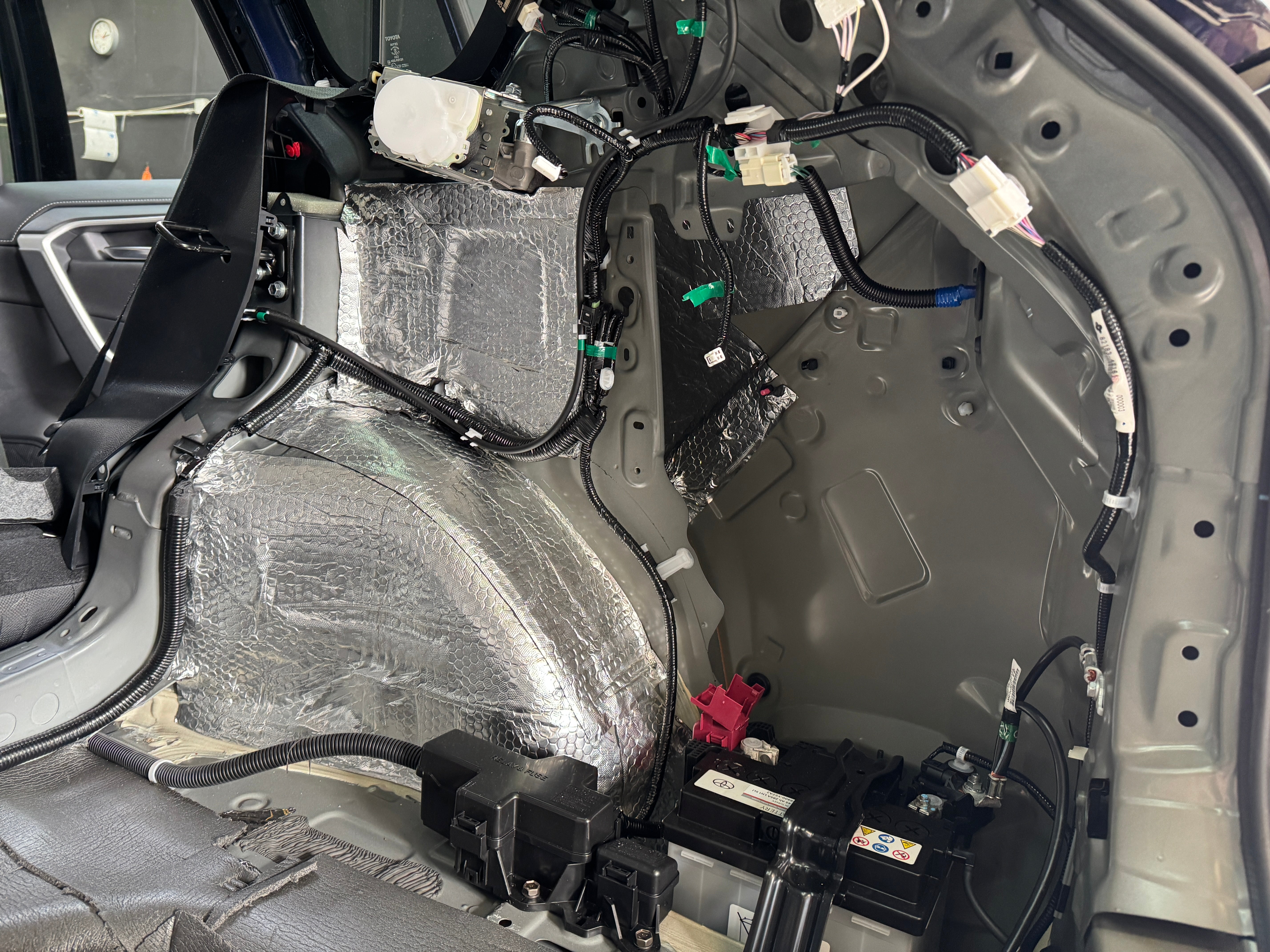 Fahrzeug-Schall- und Isolationsdämmung Schalldämmung Nachrüstung Isolation Auto Dämmung Schall- Lärm- Schutz Fahrgeräusch Reduzierung