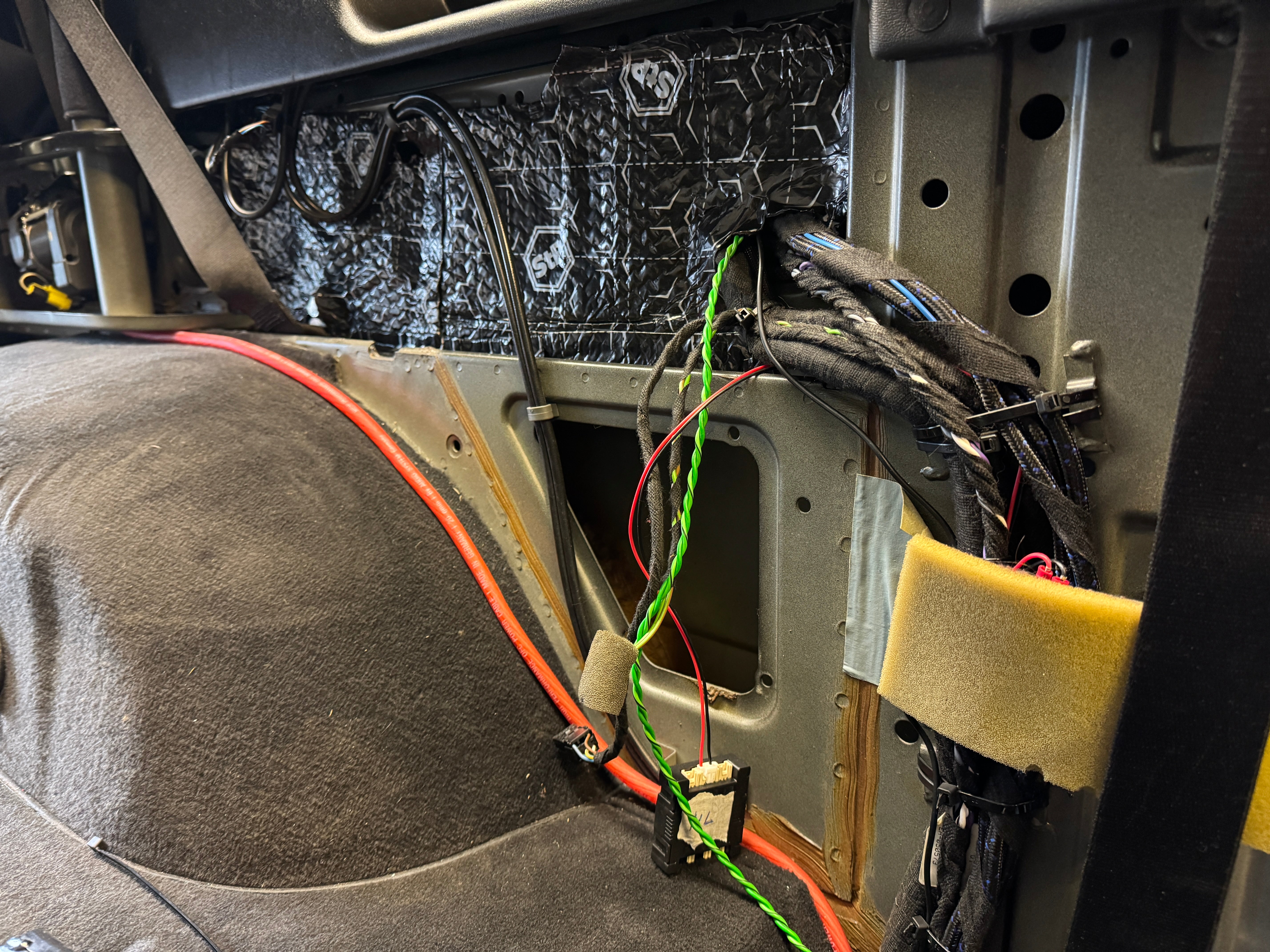 Fahrzeug-Schall- und Isolationsdämmung Schalldämmung Nachrüstung Isolation Auto Dämmung Schall- Lärm- Schutz Fahrgeräusch Reduzierung